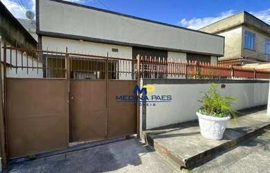 Imagem: A casa possui 3 Dormitórios, 2 Banheiros, 2 Vagas na garagem