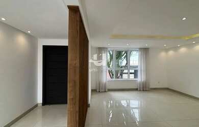 Imagem: A casa possui 3 Dormitórios, 4 Banheiros, 3 Vagas na garagem