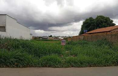 Imagem: O terreno possui 450m² de Área e está localizado em Vila