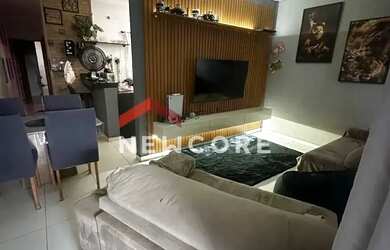 Imagem: A casa possui 2 Dormitórios, 1 Banheiro, 2 Vagas na garagem