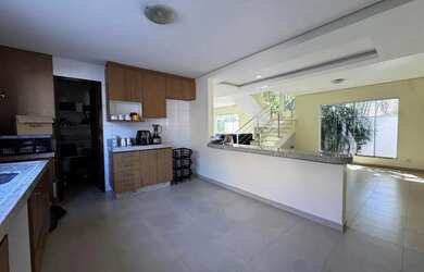 Imagem 5: Excepcional sobrado no Portal do Sol 1, em frente à Praça