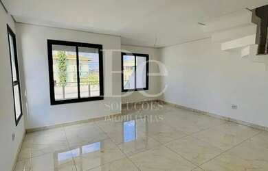 Imagem: A casa possui 3 Dormitórios, 2 Banheiros, 3 Vagas na garagem