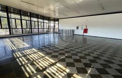 Imagem: O depósito possui 356m² de Área e está localizado em Vila