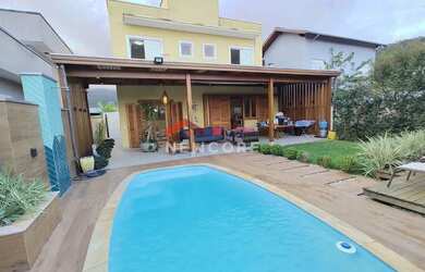 Imagem: A casa em condomínio possui 3 Dormitórios, 4 Banheiros, 3