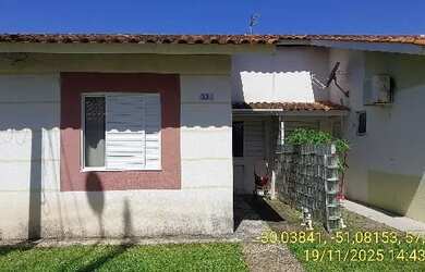 Imagem: A casa possui 2 Dormitórios, 1 Banheiro, 1 Vaga na garagem