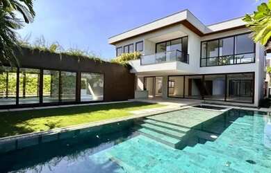 Imagem: A casa em condomínio possui 5 Dormitórios, 5 Banheiros, 5