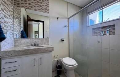 Imagem 15: Excepcional sobrado no Portal do Sol 1, em frente à Praça