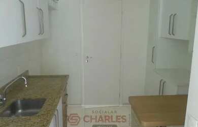 Imagem: O apartamento possui 3 Dormitórios, 1 Banheiro, 2 Vagas na