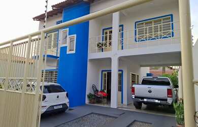 Imagem: A casa possui 4 Dormitórios, 4 Banheiros, 4 Vagas na garagem