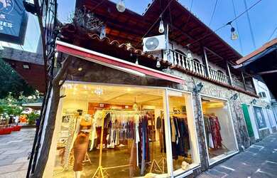 Imagem: A casa possui 5 Dormitórios, 5 Banheiros, 360m² de Área