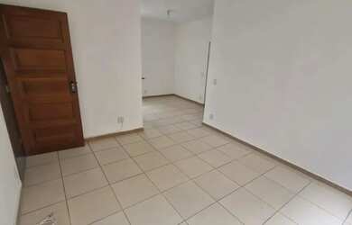 Imagem: O apartamento possui 3 Dormitórios, 1 Banheiro, 1 Vaga na garagem