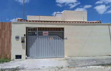 Imagem: A casa possui 3 Dormitórios, 2 Banheiros, 2 Vagas na garagem