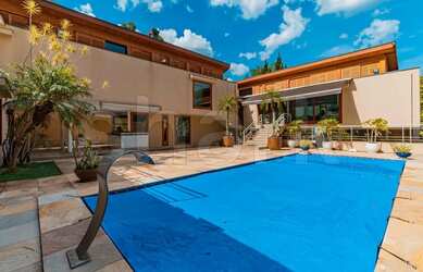 Imagem: A casa em condomínio possui 4 Dormitórios, 5 Banheiros, 4