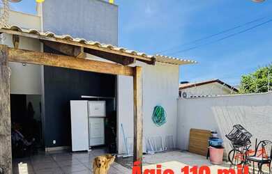 Imagem: A casa possui 3 Dormitórios, 2 Banheiros, 2 Vagas na garagem