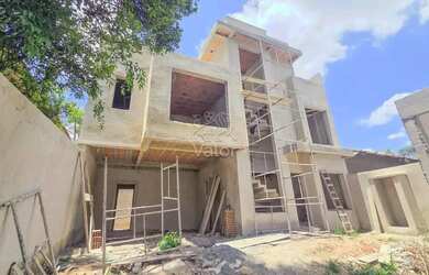 Imagem: A casa em condomínio possui 3 Dormitórios, 4 Banheiros, 2