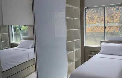 Imagem: O apartamento possui 2 Dormitórios, 1 Banheiro, 1 Vaga na garagem