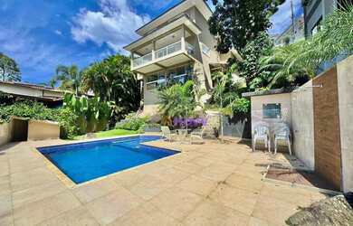 Imagem: A casa em condomínio possui 5 Dormitórios, 5 Banheiros, 4