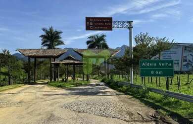 Imagem: A casa possui 2 Dormitórios, 2 Banheiros, 2 Vagas na garagem