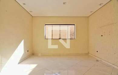 Imagem: A casa possui 4 Dormitórios, 3 Banheiros, 4 Vagas na garagem