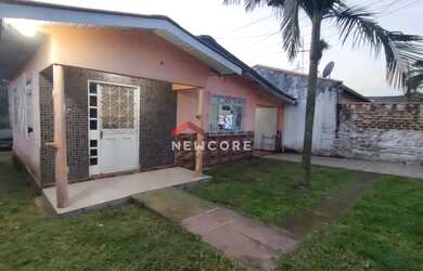 Imagem: A casa possui 2 Dormitórios, 1 Banheiro, 1 Vaga na garagem