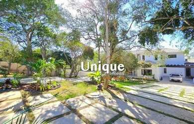 Imagem: A casa possui 5 Dormitórios, 5 Banheiros, 5 Vagas na garagem