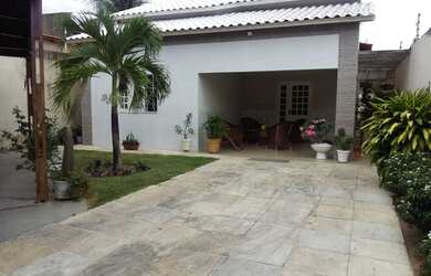 Imagem: A casa possui 3 Dormitórios, 3 Banheiros, 5 Vagas na garagem