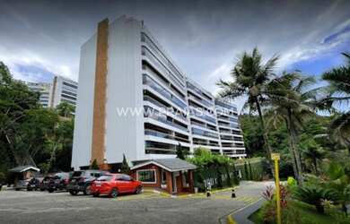 Imagem: O apartamento possui 4 Dormitórios, 5 Banheiros, 3 Vagas na