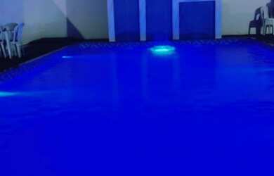 Imagem: A casa possui 1 Dormitório, 2 Banheiros, 5 Vagas na garagem