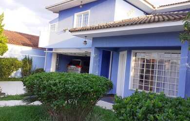 Imagem: A casa possui 3 Dormitórios, 5 Banheiros, 4 Vagas na garagem