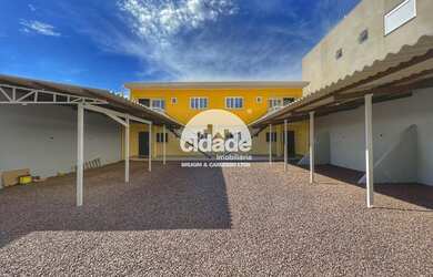 Imagem: O apartamento possui 2 Dormitórios, 1 Banheiro, 2 Vagas na