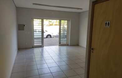 Imagem: O depósito possui 2 Vagas na garagem, 90m² de Área e está