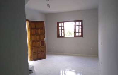 Imagem: A casa possui 2 Dormitórios, 1 Banheiro, 2 Vagas na garagem