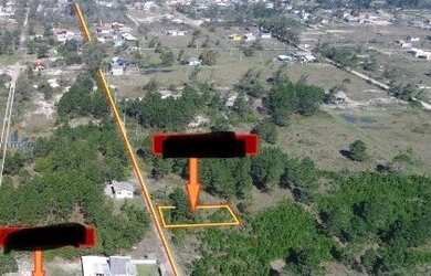 Imagem: O terreno possui 300m² de Área, Churrasqueira e está localizado