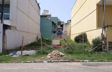 Imagem: O terreno possui 240m² de Área e está localizado em Riviera