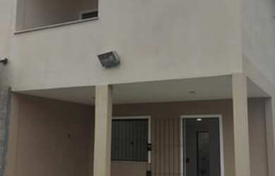 Imagem: A casa possui 3 Dormitórios, 2 Banheiros, 5 Vagas na garagem