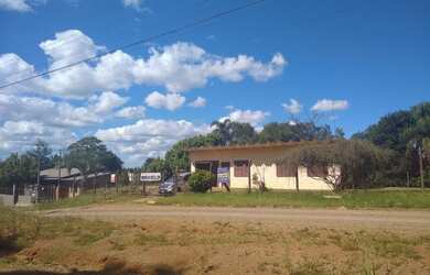 Imagem: A casa possui 3 Dormitórios, 3 Banheiros, 2 Vagas na garagem