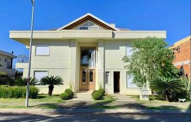 Imagem: A casa em condomínio possui 5 Dormitórios, 5 Banheiros, 5