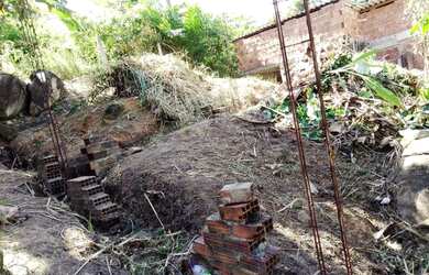 Imagem 3: Vendo terreno na base. 