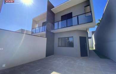 Imagem: A casa possui 3 Dormitórios, 1 Banheiro, 2 Vagas na garagem