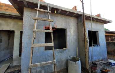 Imagem: A casa possui 2 Dormitórios, 1 Banheiro, 2 Vagas na garagem