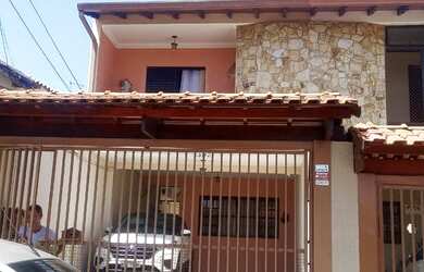 Imagem: A casa possui 4 Dormitórios, 5 Banheiros, 160m² de Área e