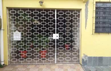 Imagem: A casa possui 2 Dormitórios, 1 Banheiro, 3 Vagas na garagem