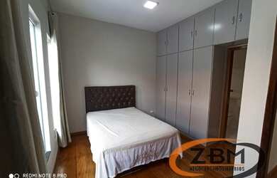 Imagem: A casa possui 3 Dormitórios, 3 Banheiros, 2 Vagas na garagem