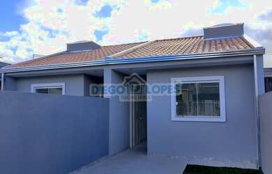 Imagem: A casa possui 2 Dormitórios, 1 Banheiro, 1 Vaga na garagem