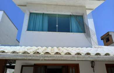 Imagem: A casa possui 4 Dormitórios, 3 Banheiros, 2 Vagas na garagem