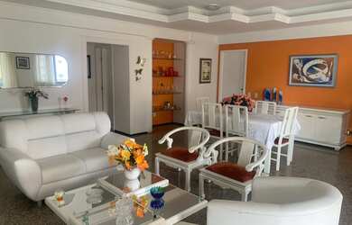 Imagem: O apartamento possui 4 Dormitórios, 5 Banheiros, 3 Vagas na