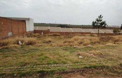 Imagem: O terreno possui 200m² de Área e Imóvel novo e está localizado