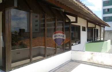 Imagem: A casa possui 4 Dormitórios, 4 Banheiros, 3 Vagas na garagem