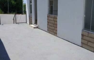 Imagem: A casa possui 2 Dormitórios, 1 Banheiro, 1 Vaga na garagem