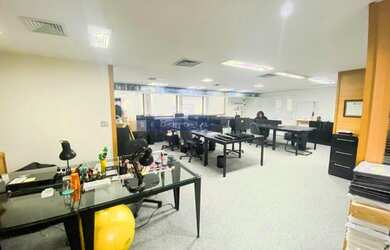 Imagem: O depósito para alugar possui 1 Vaga na garagem e 100m² de